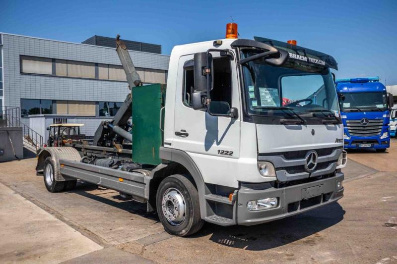 Mercedes ATEGO 1222 K - Крюковой мультилифт: фото 2 Mercedes ATEGO 1222 K - Крюковой мультилифт: фото 2