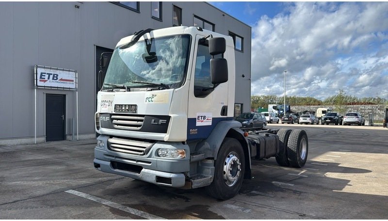 DAF 55 LF 250 (MANUAL GEARBOX / BOITE MANUELLE) - Грузовик-шасси: фото 1 DAF 55 LF 250 (MANUAL GEARBOX / BOITE MANUELLE) - Грузовик-шасси: фото 1