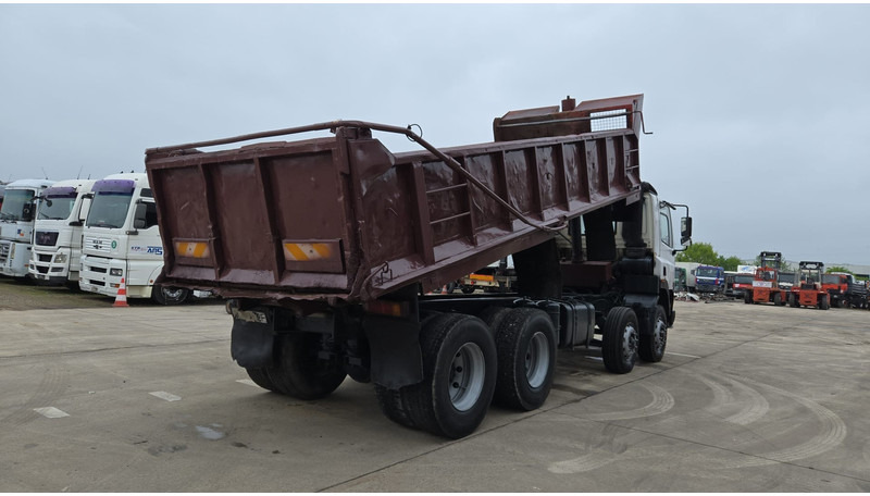 DAF 85 CF 340 (EURO 2 / MANUAL PUMP / STEEL SUSP. / POSSIBLE AS CHASSIS / 8X4) - Самосвал: фото 5 DAF 85 CF 340 (EURO 2 / MANUAL PUMP / STEEL SUSP. / POSSIBLE AS CHASSIS / 8X4) - Самосвал: фото 5