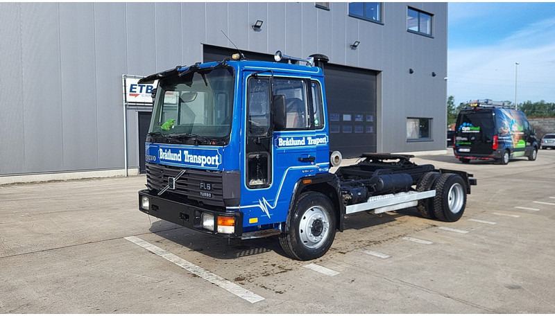 Volvo FL 6 (MANUAL PUMP / POMPE MANUELLE / EURO 2) - Тягач: фото 1 Volvo FL 6 (MANUAL PUMP / POMPE MANUELLE / EURO 2) - Тягач: фото 1