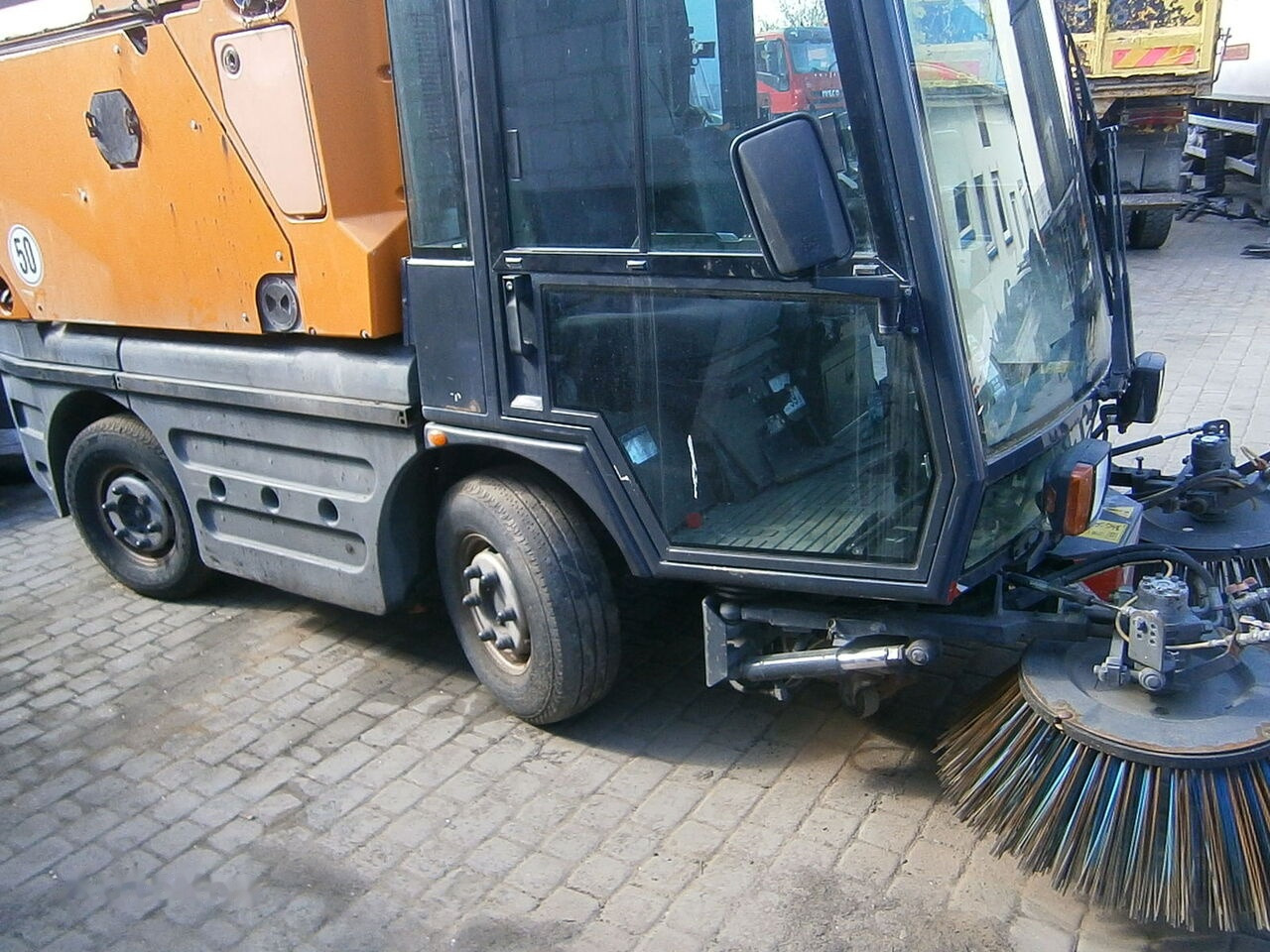 Schmidt Swingo Compact 200 - Подметально-уборочная машина: фото 1 Schmidt Swingo Compact 200 - Подметально-уборочная машина: фото 1