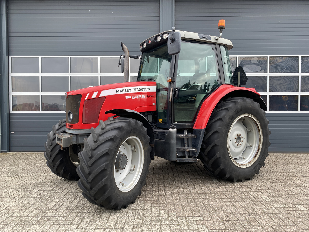 Massey Ferguson 5455 Dyna-4 - Трактор: фото 1 Massey Ferguson 5455 Dyna-4 - Трактор: фото 1