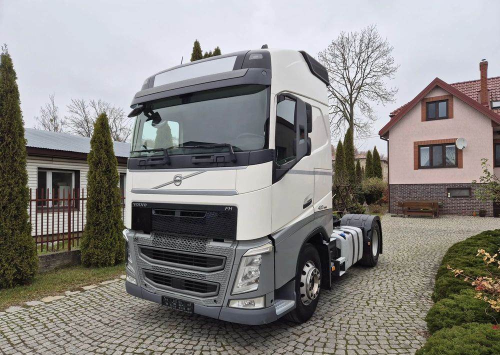 Volvo FH GLOBETROTTER - Тягач: фото 1 Volvo FH GLOBETROTTER - Тягач: фото 1
