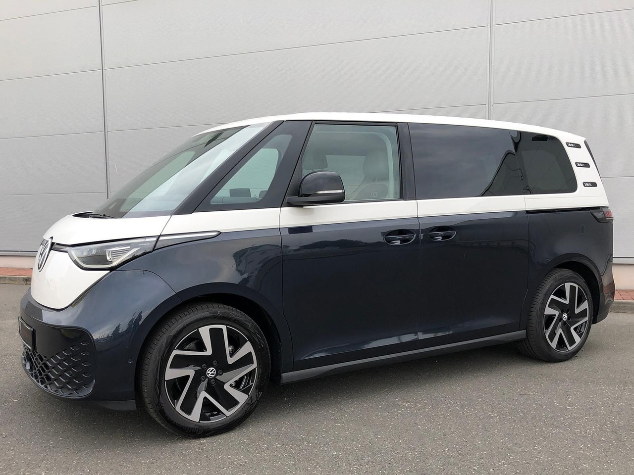 Volkswagen ID. Buzz 150 kW Pro AHK ACC MATRIX LED KEYLESS - Фургон, Электрический фургон: фото 1