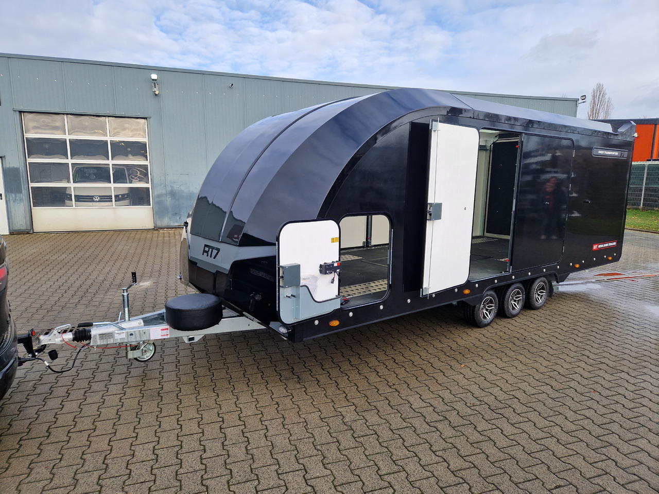 BJT Race Transporter 7 397-6023-35-3-10-B 600x228x189cm black Alufelgen Tridem 3500kg - Прицеп-автовоз: фото 1