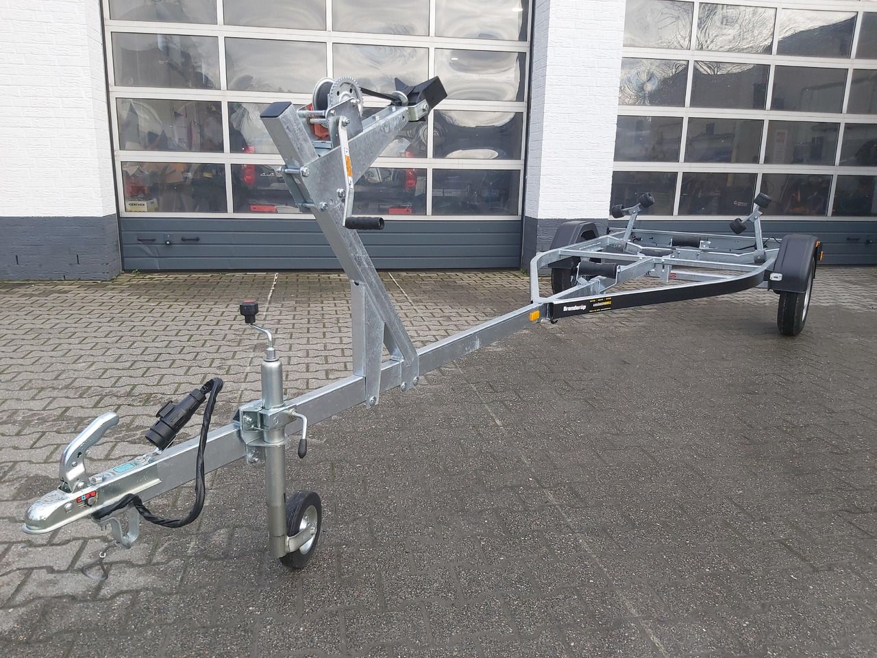 Brenderup Bootstrailer 750L UB Premium 180750UBL 750kg Winde 311959 Januar Online Aktion - Лодочный прицеп: фото 1 Brenderup Bootstrailer 750L UB Premium 180750UBL 750kg Winde 311959 Januar Online Aktion - Лодочный прицеп: фото 1