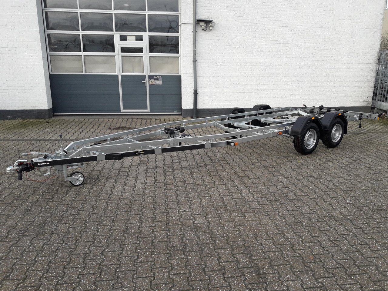 Brenderup Bootstrailer Premium 242500 TB SR 2500 Superrollen Winde 2500kg 312269 Modell 2024 - Лодочный прицеп: фото 1 Brenderup Bootstrailer Premium 242500 TB SR 2500 Superrollen Winde 2500kg 312269 Modell 2024 - Лодочный прицеп: фото 1