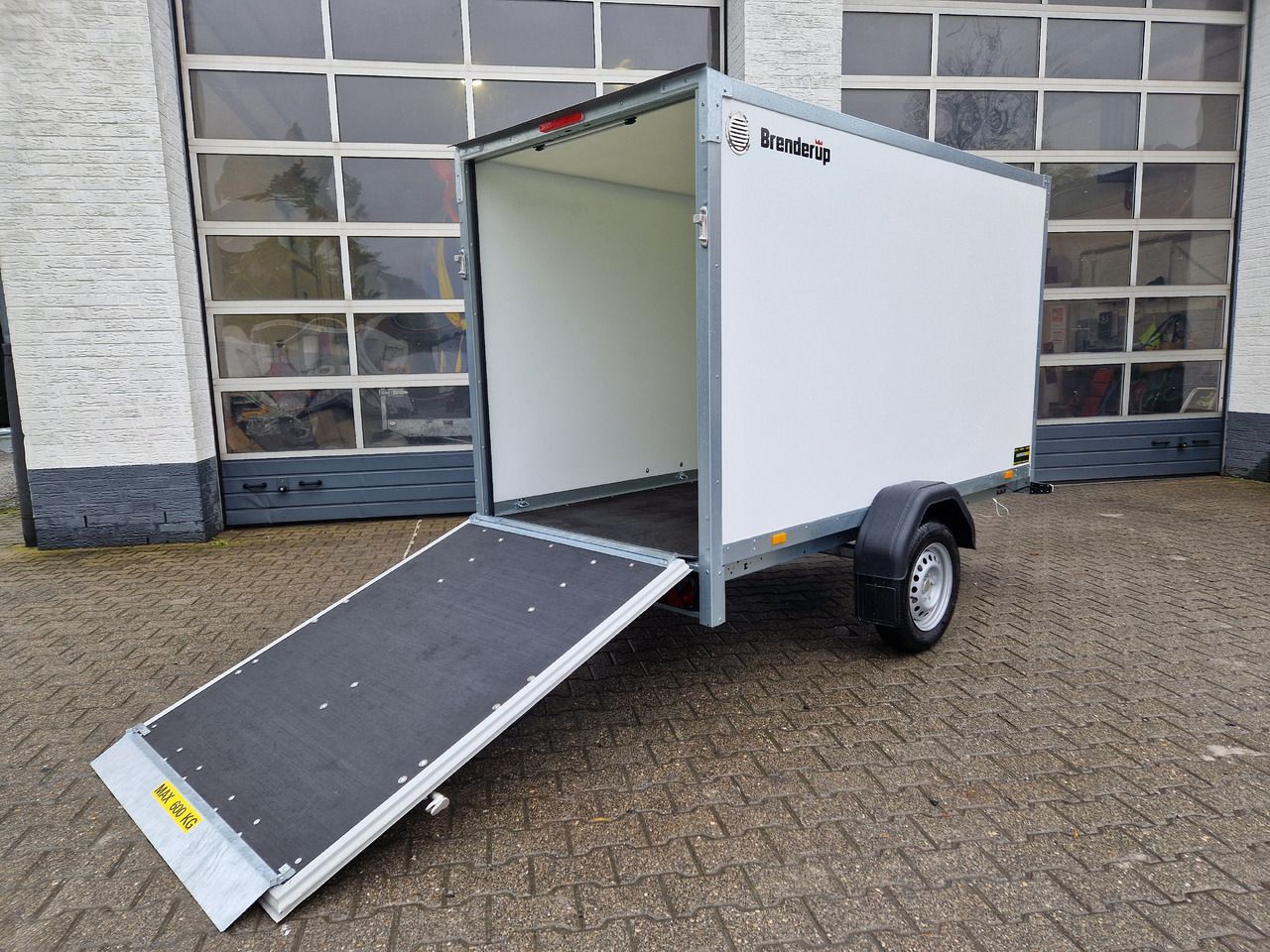 Brenderup Cargo Dynamic CD260 UBR 260x130x150cm Heckrampe Wabenwände (S) 750kg Winter Aktion - Прицеп-фургон: фото 1 Brenderup Cargo Dynamic CD260 UBR 260x130x150cm Heckrampe Wabenwände (S) 750kg Winter Aktion - Прицеп-фургон: фото 1
