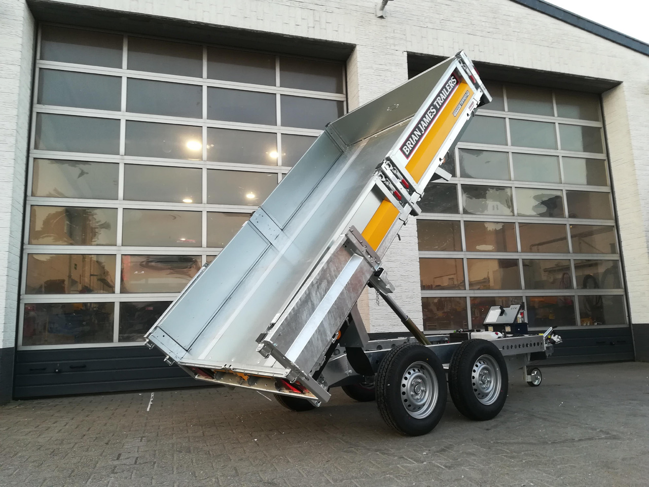 Brian James Trailer CarGO Tipper 2 elektrisch 270x160x30cm Stahlbordwände Hecktür 2700kg on stock - Самосвальный прицеп: фото 1 Brian James Trailer CarGO Tipper 2 elektrisch 270x160x30cm Stahlbordwände Hecktür 2700kg on stock - Самосвальный прицеп: фото 1