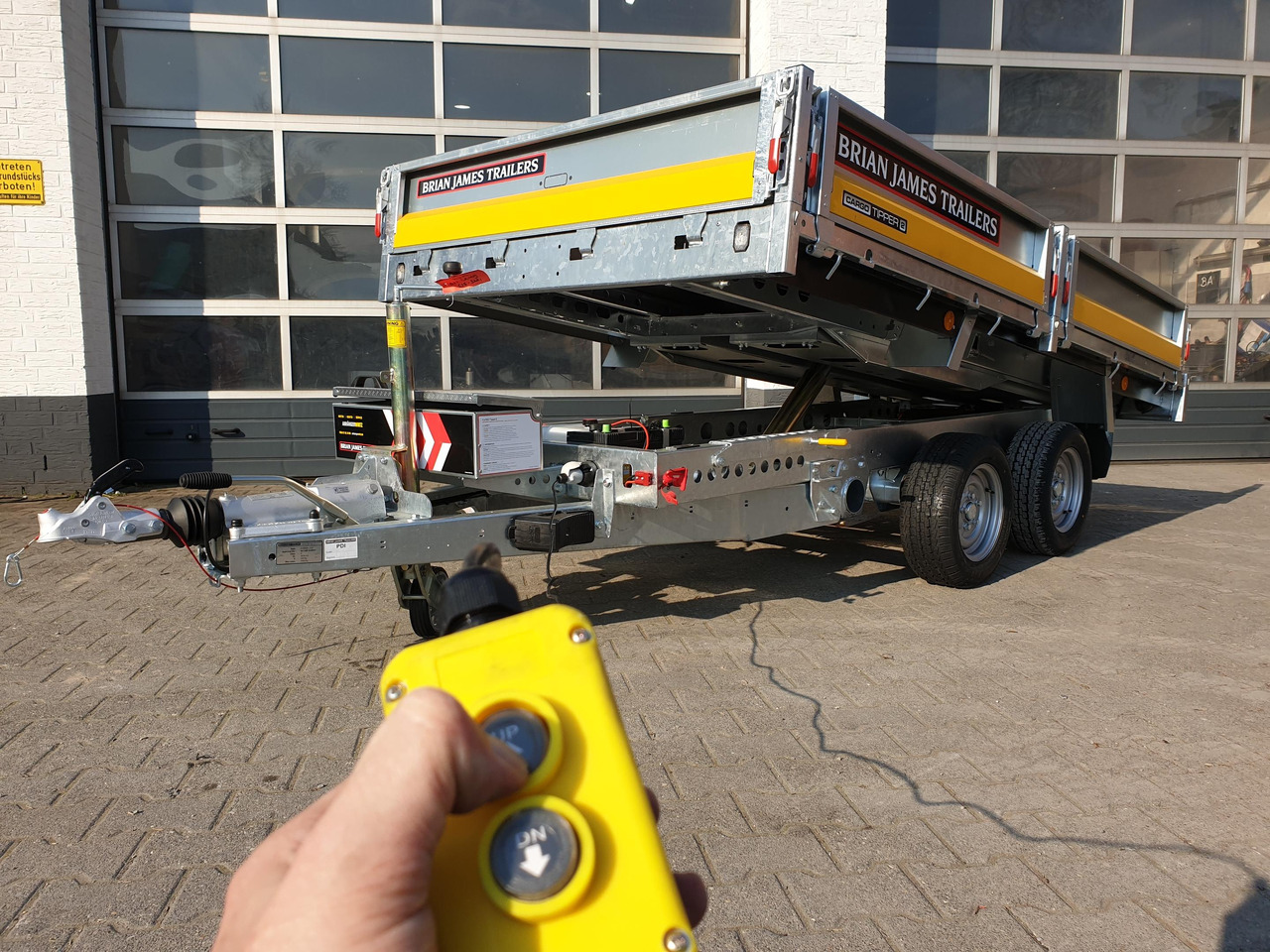 Brian James Trailer CarGO Tipper 2 elektrisch 310x160x30cm Stahlbordwände Pendelklappe 12" 3500kg 22 - Самосвальный прицеп: фото 1 Brian James Trailer CarGO Tipper 2 elektrisch 310x160x30cm Stahlbordwände Pendelklappe 12" 3500kg 22 - Самосвальный прицеп: фото 1