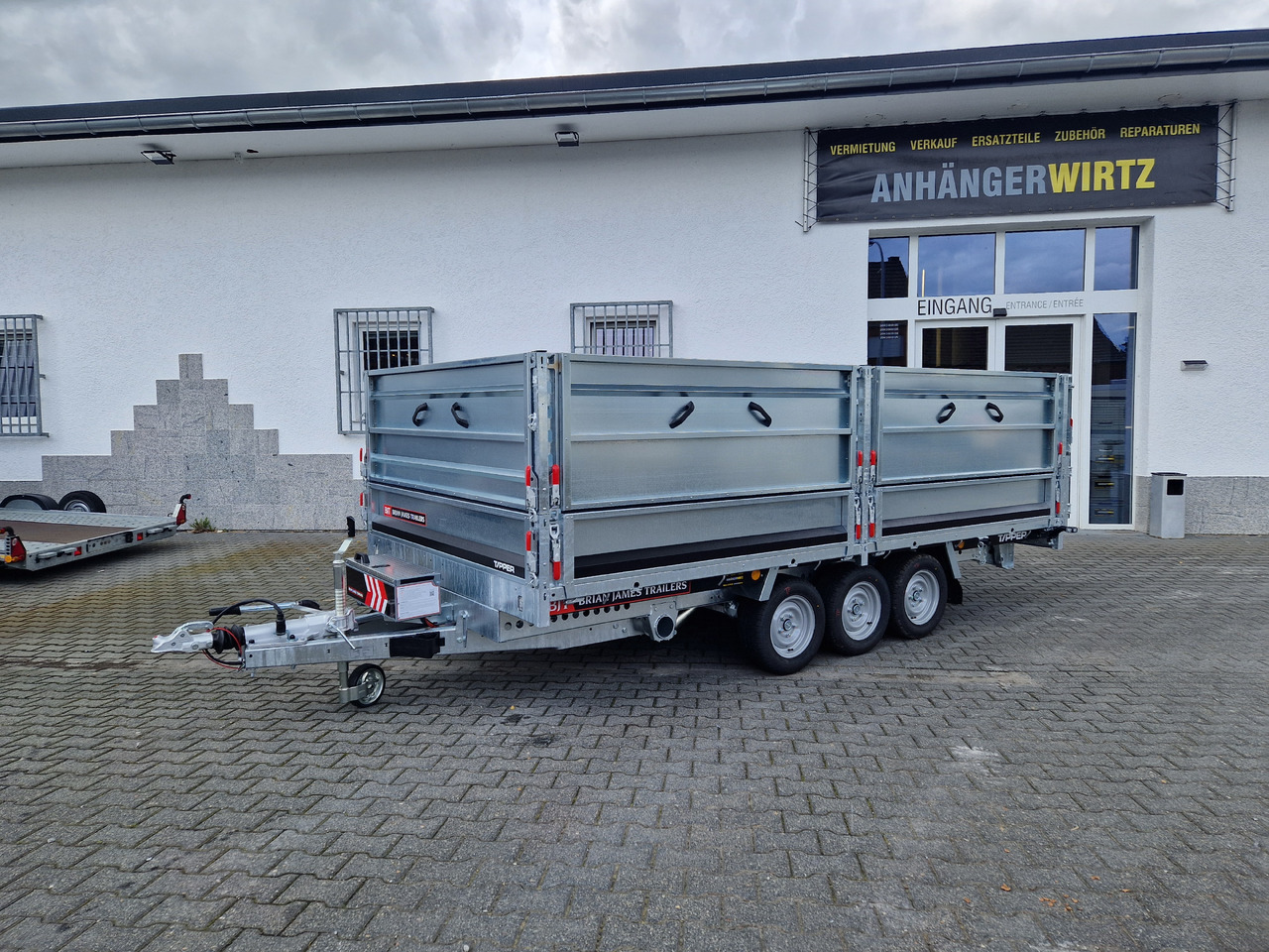 Brian James Trailer Tipper 400x200x100cm Aufsatz elektro blackline LED Tridem 3500kg Modell 24 - Самосвальный прицеп: фото 1 Brian James Trailer Tipper 400x200x100cm Aufsatz elektro blackline LED Tridem 3500kg Modell 24 - Самосвальный прицеп: фото 1