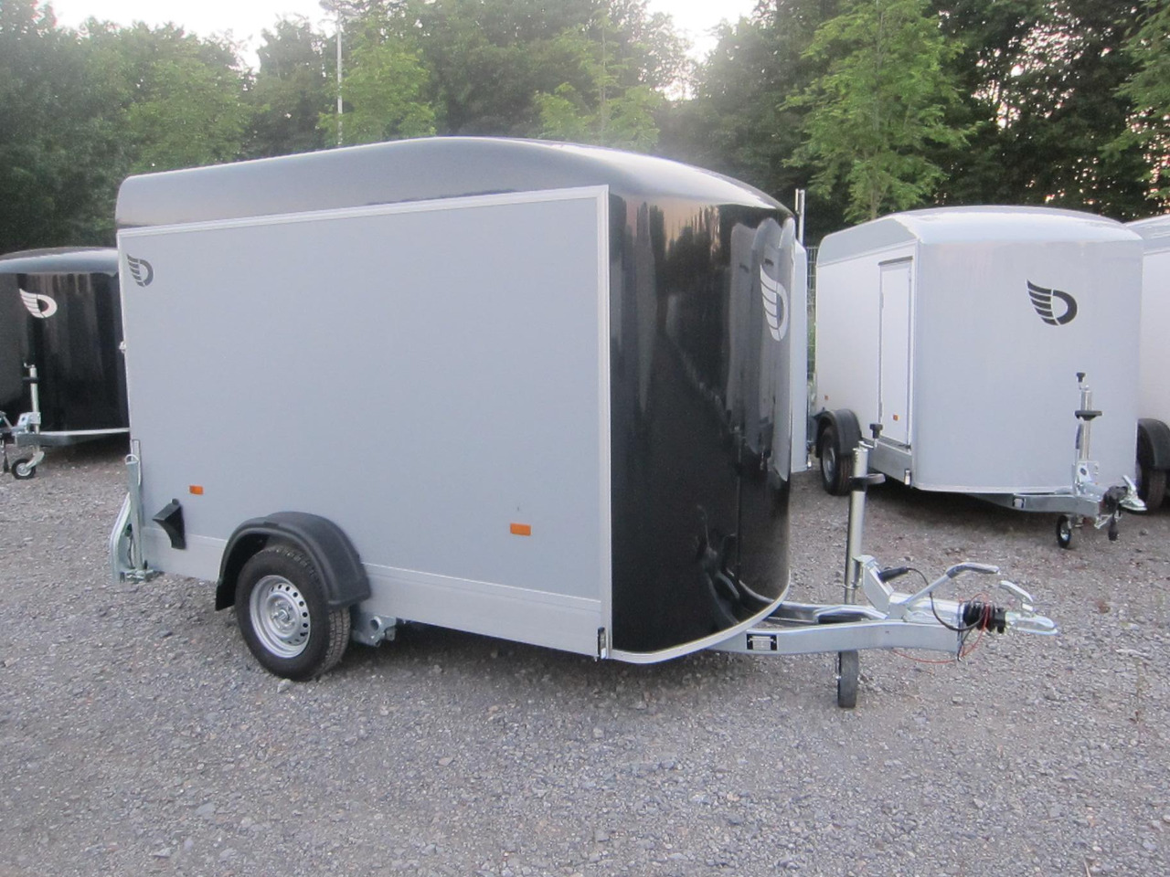 Cargo 300 Roadster 300x150x184cm Wood silver Poly black Pullman 100 km/H 1300kg Modell 2024 - Прицеп-фургон: фото 1 Cargo 300 Roadster 300x150x184cm Wood silver Poly black Pullman 100 km/H 1300kg Modell 2024 - Прицеп-фургон: фото 1