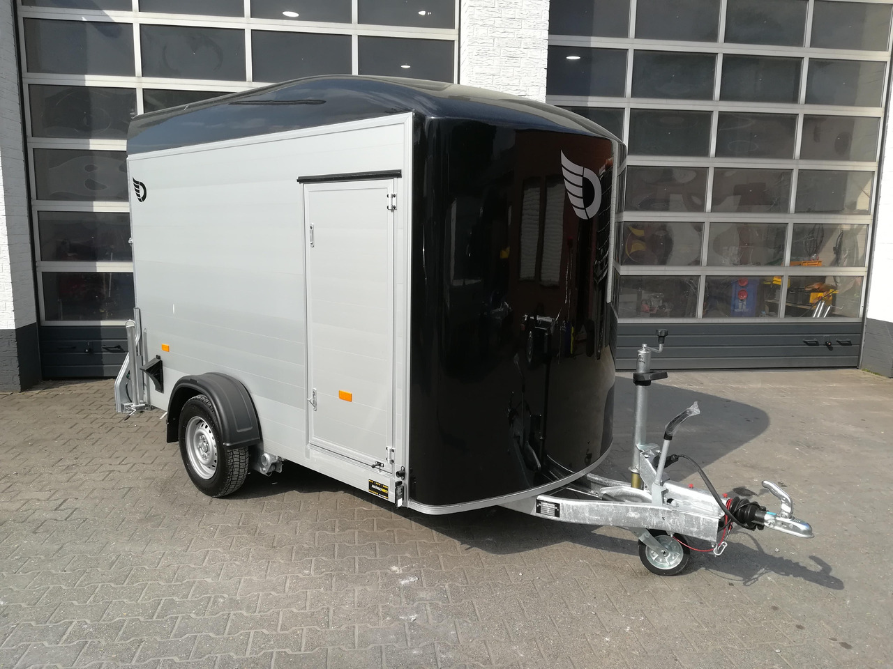 Cargo Roadster 300 300x150x184cm Alu Poly black Seitentür Pullman 100km/H 1300kg Modell 2024 - Прицеп-фургон: фото 1 Cargo Roadster 300 300x150x184cm Alu Poly black Seitentür Pullman 100km/H 1300kg Modell 2024 - Прицеп-фургон: фото 1