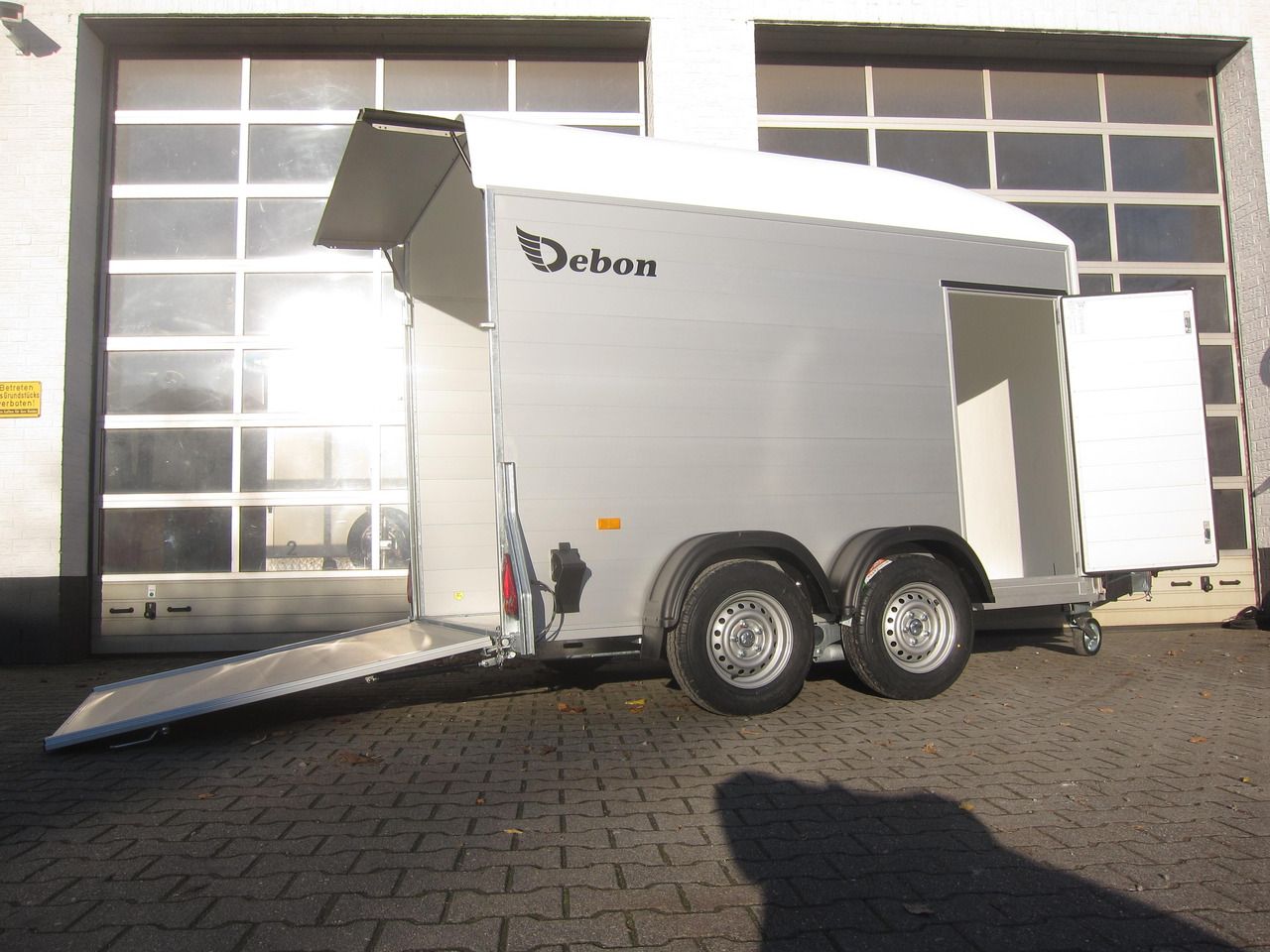 Cargo Roadster 500+ 312x167x199cm Alu Poly white Seitentür Pullman 100km/H 2600kg Modell 2024 - Прицеп для мотоцикла: фото 1