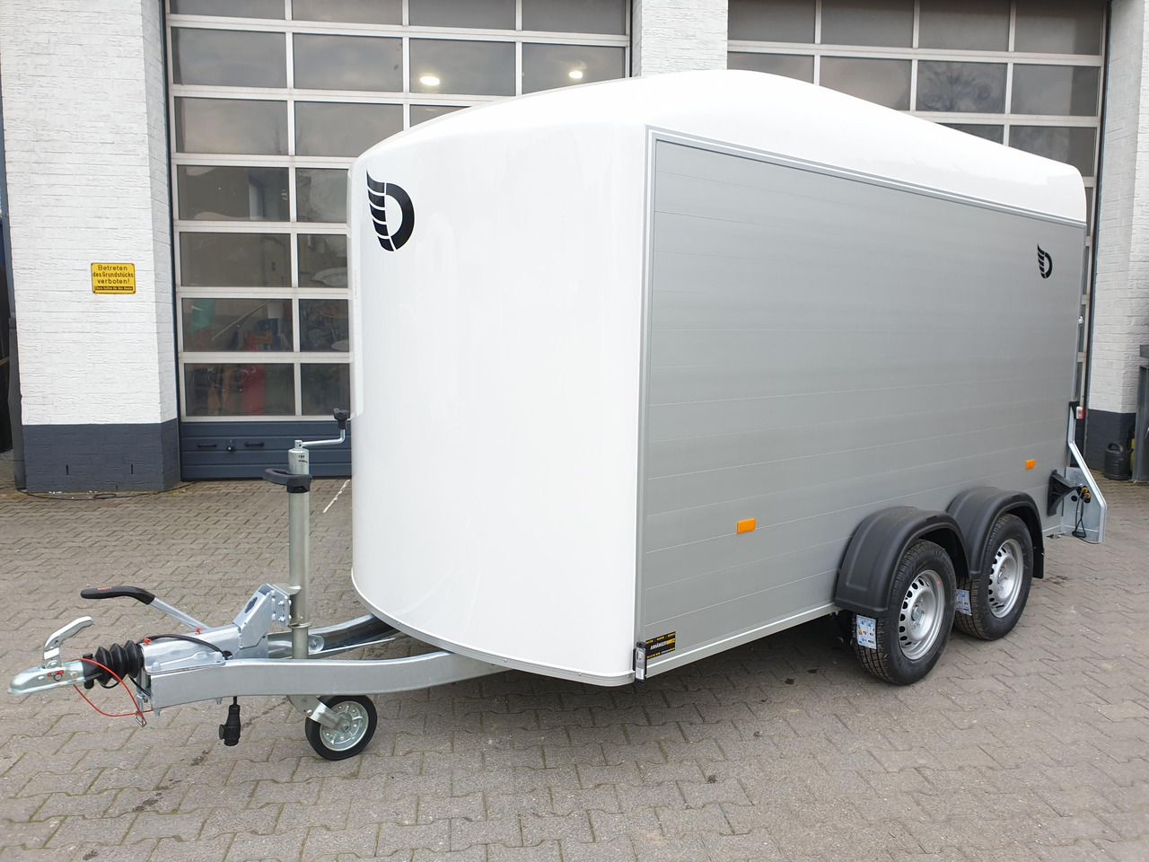 Cargo Roadster 500 XL 365x166x198cm Alu Poly weiss Seitentür Pullman 100km/H 2600kg - Прицеп-фургон: фото 1 Cargo Roadster 500 XL 365x166x198cm Alu Poly weiss Seitentür Pullman 100km/H 2600kg - Прицеп-фургон: фото 1