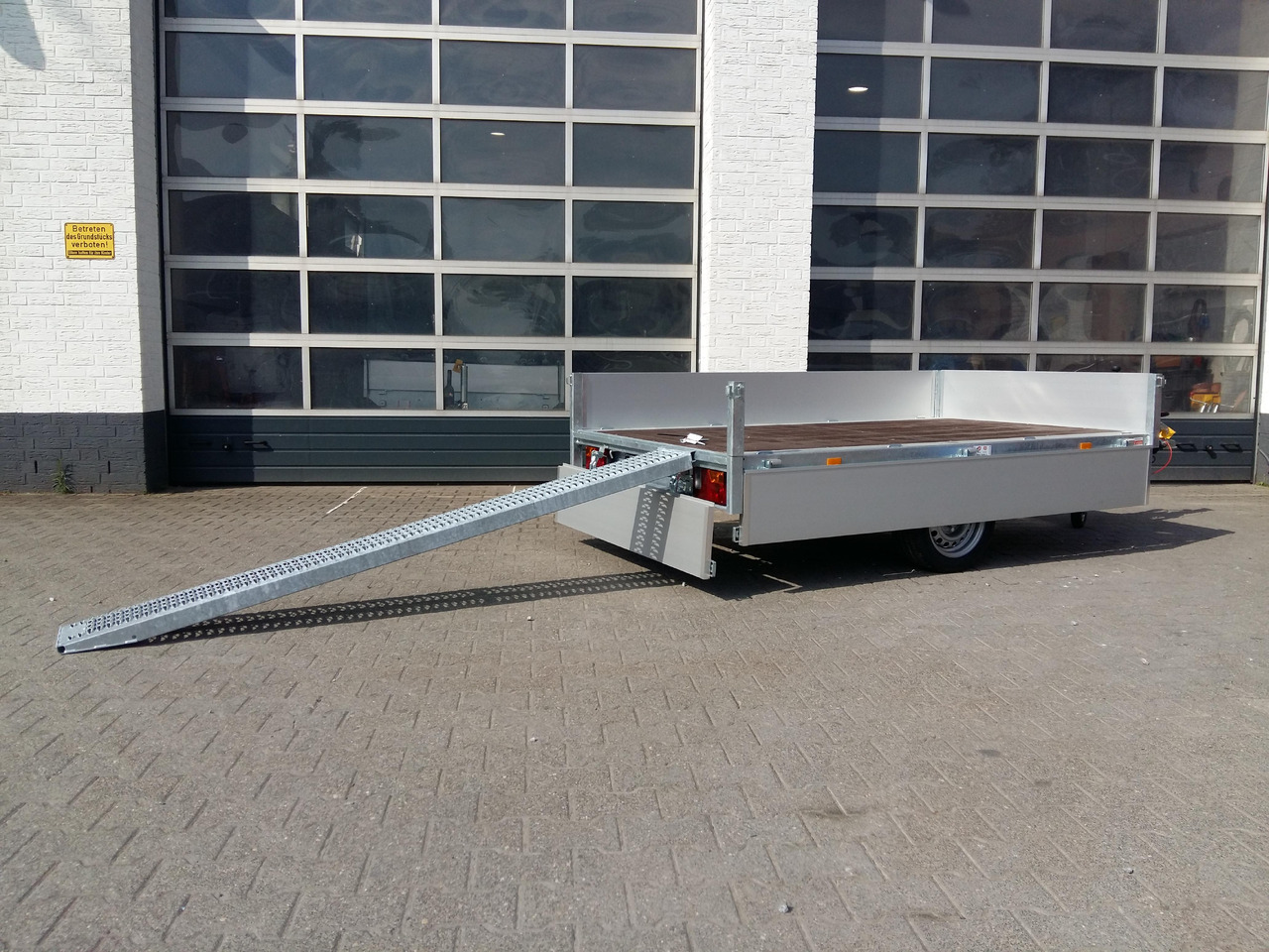 EDUARD Multi 260x150x30cm Lfh: 56cm 10" niedrig Fahrwerk Rampen (S) 1500kg - Прицеп для легкового автомобиля: фото 1 EDUARD Multi 260x150x30cm Lfh: 56cm 10" niedrig Fahrwerk Rampen (S) 1500kg - Прицеп для легкового автомобиля: фото 1