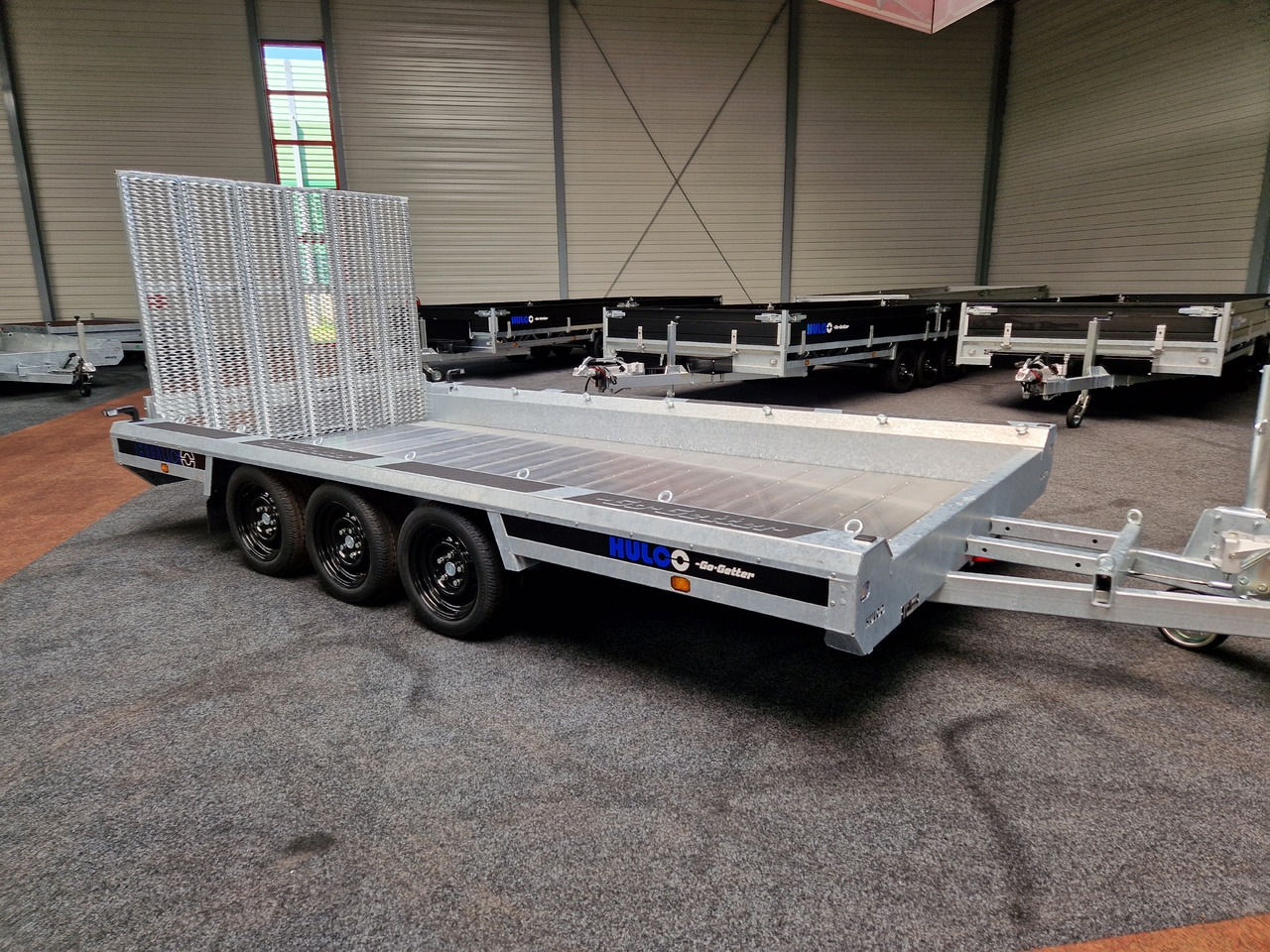 HULCO TERRAX-3 Go Getter Aluboden 394x180x27cm Heckrampe 150cm LED Tridem 3500kg - Прицеп для спецтехники: фото 1 HULCO TERRAX-3 Go Getter Aluboden 394x180x27cm Heckrampe 150cm LED Tridem 3500kg - Прицеп для спецтехники: фото 1