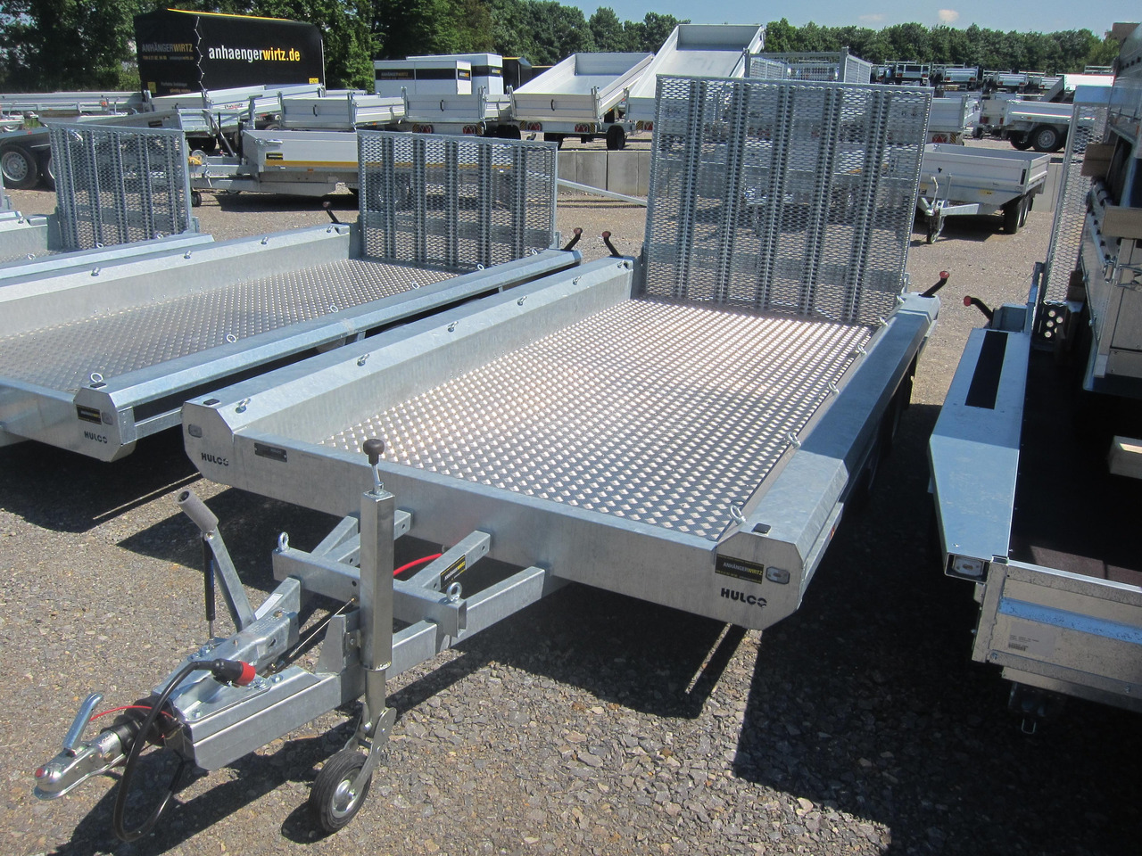 HULCO TERRAX Aluboden 394x180x27cm Heckrampe 150cm (XL) 3000kg - Прицеп для спецтехники: фото 1 HULCO TERRAX Aluboden 394x180x27cm Heckrampe 150cm (XL) 3000kg - Прицеп для спецтехники: фото 1