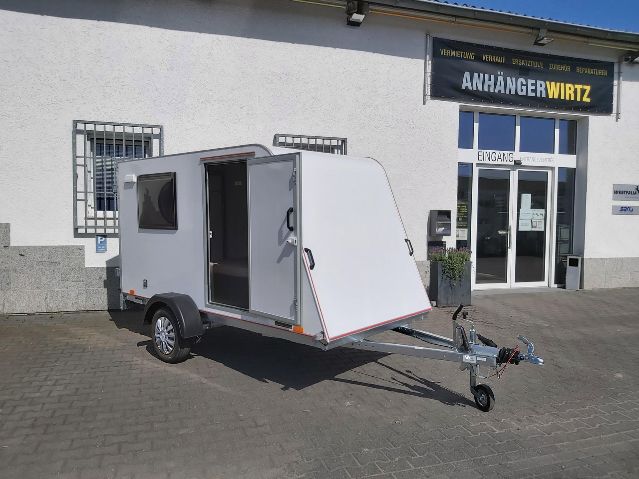 Kargo Camp TFS S Midi 320x150x150cm aero LUX Bett Fenster Seitentür Dachluke Strom 750kg Bremse 2024 - Прицеп-дача (кемпер): фото 1 Kargo Camp TFS S Midi 320x150x150cm aero LUX Bett Fenster Seitentür Dachluke Strom 750kg Bremse 2024 - Прицеп-дача (кемпер): фото 1