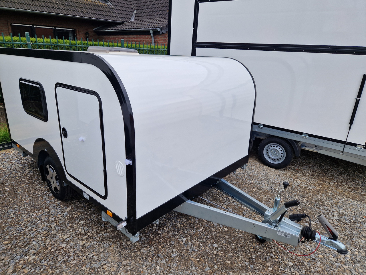 Mini Caravan Cargo Base Camp M+ wild 290cm Alufelgen 2 Fenster 100km/H 800kg - Прицеп дача: фото 1