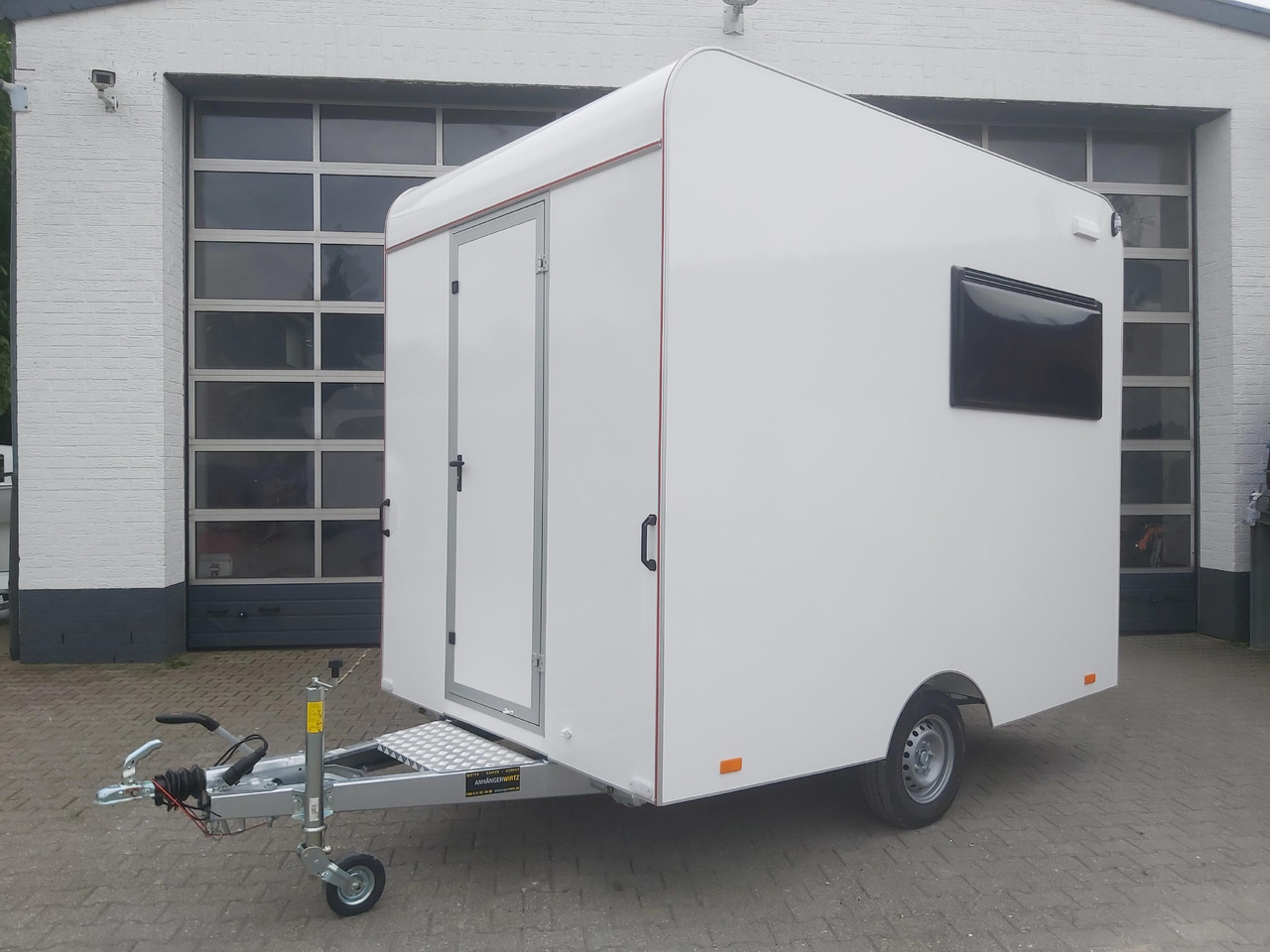 Mobil Office Bauwagen THS 300.01 ET 300x200x230cm aero (M) 1300kg - Прицеп-фургон: фото 1 Mobil Office Bauwagen THS 300.01 ET 300x200x230cm aero (M) 1300kg - Прицеп-фургон: фото 1