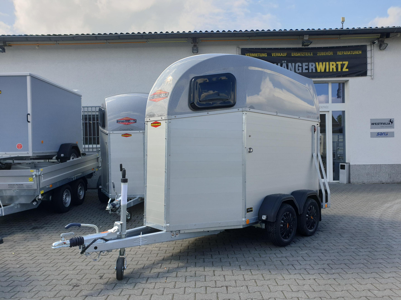 Pferdeanhänger Böckmann Champion UNO Esprit silver black Haube silber 1600kg Modell 2024 - Прицеп-коневоз: фото 1