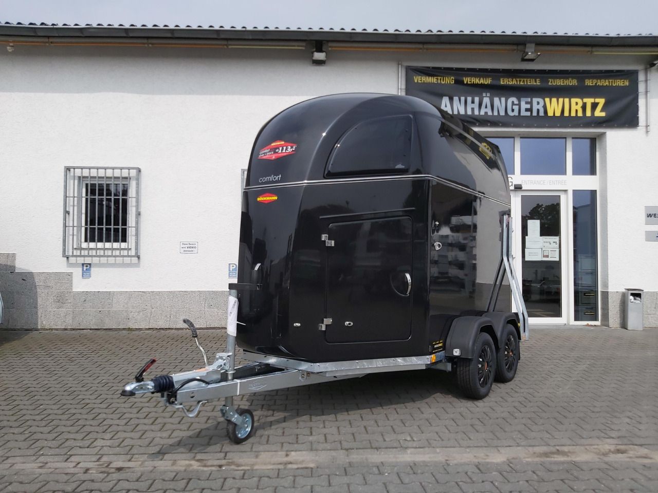 Pferdeanhänger Böckmann Comfort Esprit black Set Sattelkammer Trittschutz 100km/H 2400kg Modell 2024 - Прицеп-коневоз: фото 1