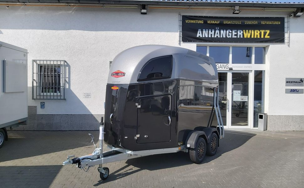 Pferdeanhänger Böckmann Comfort Esprit silver black Set Sattelkammer Trittschutz 100km/H 2400kg Abv - Прицеп-коневоз: фото 1 Pferdeanhänger Böckmann Comfort Esprit silver black Set Sattelkammer Trittschutz 100km/H 2400kg Abv - Прицеп-коневоз: фото 1