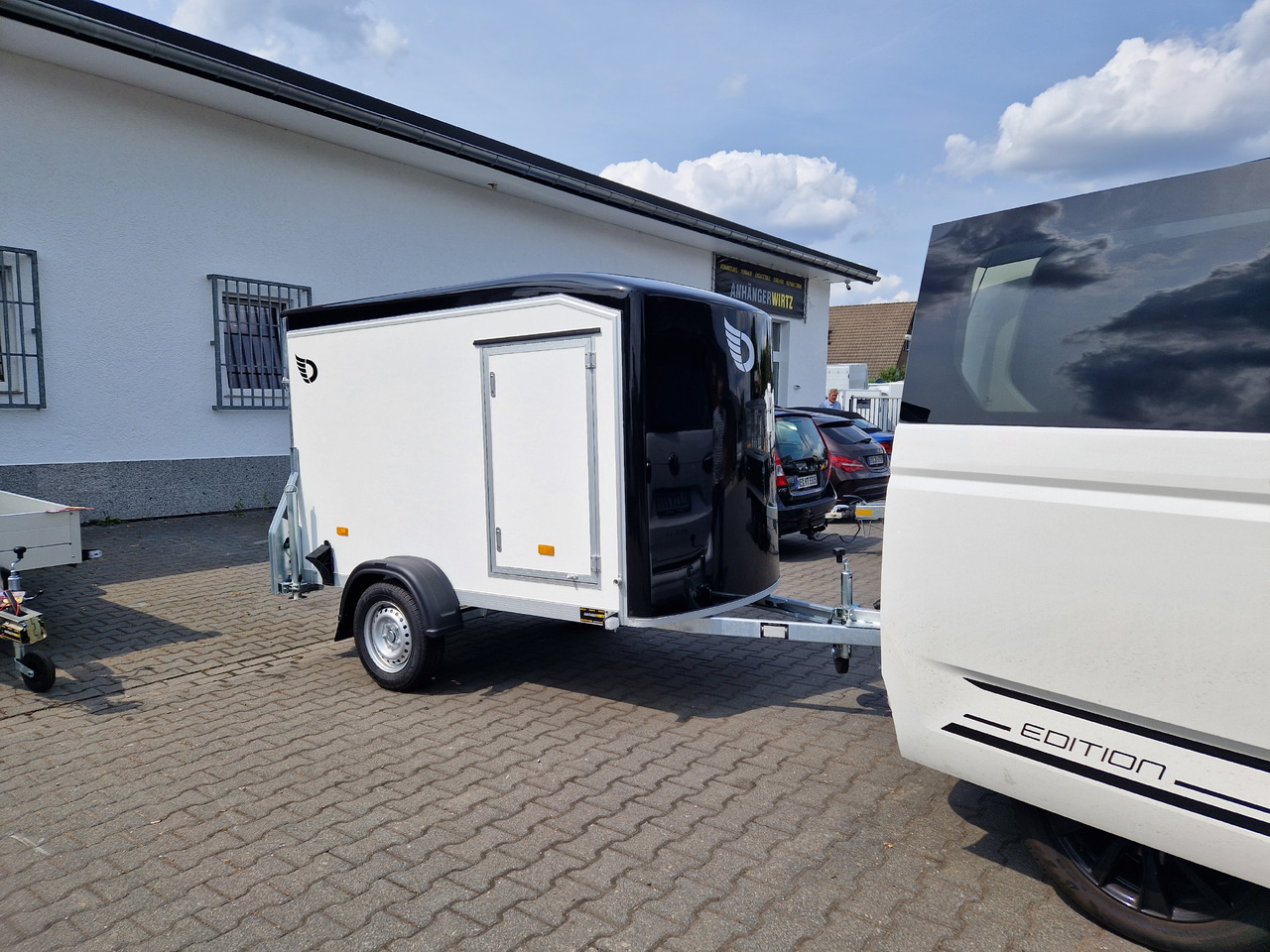 Roadster Sport C255 252x125x154cm aero Wood weiß Poly black Seitentür Rampekombi (S) 750kg - Прицеп-фургон: фото 1