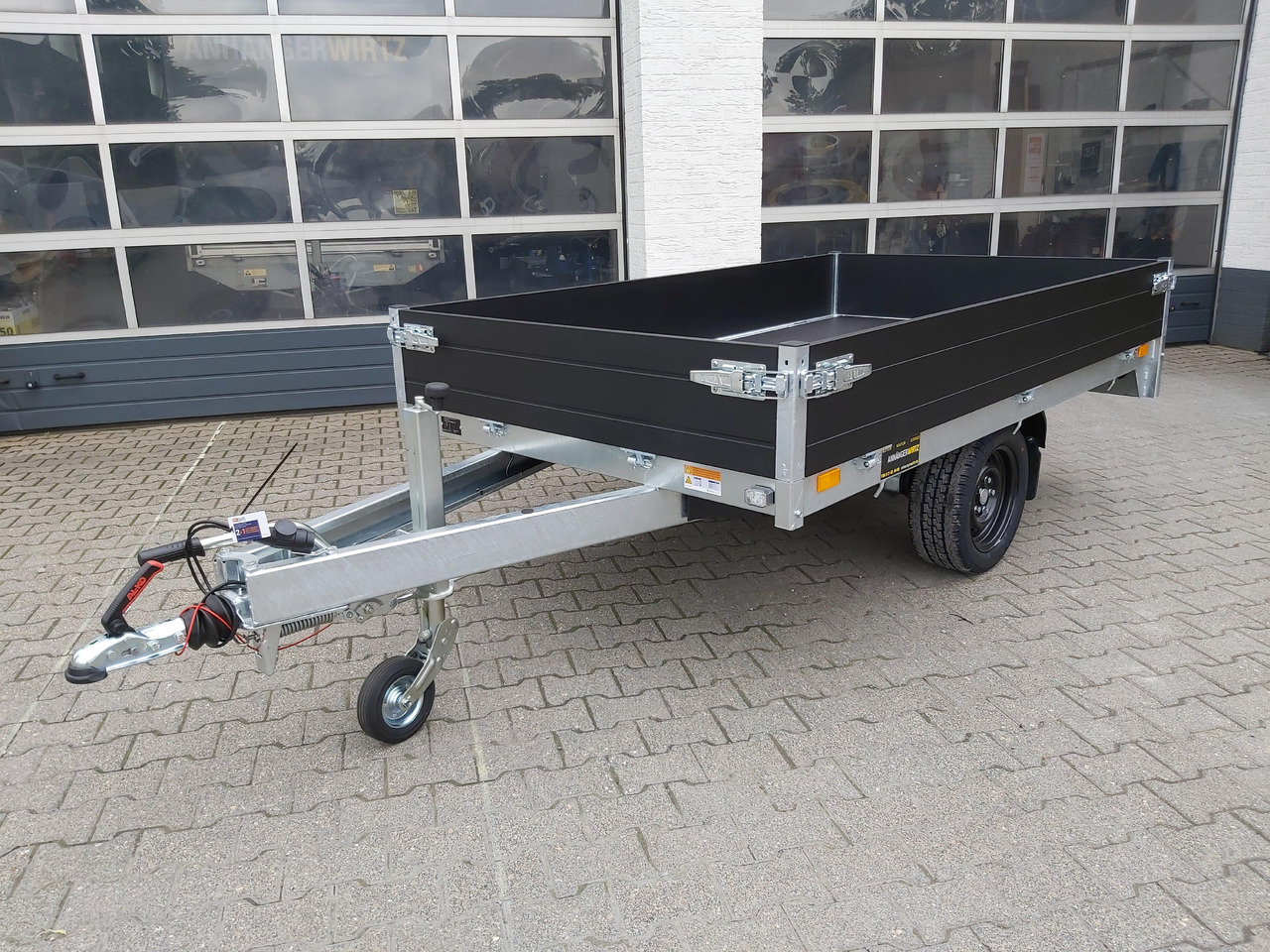 Saris PL 256 150 1500 1 256x150x30cm black Edition LED Beleuchtung 13" 1500kg Online - Прицеп бортовой/ Платформа: фото 1 Saris PL 256 150 1500 1 256x150x30cm black Edition LED Beleuchtung 13" 1500kg Online - Прицеп бортовой/ Платформа: фото 1