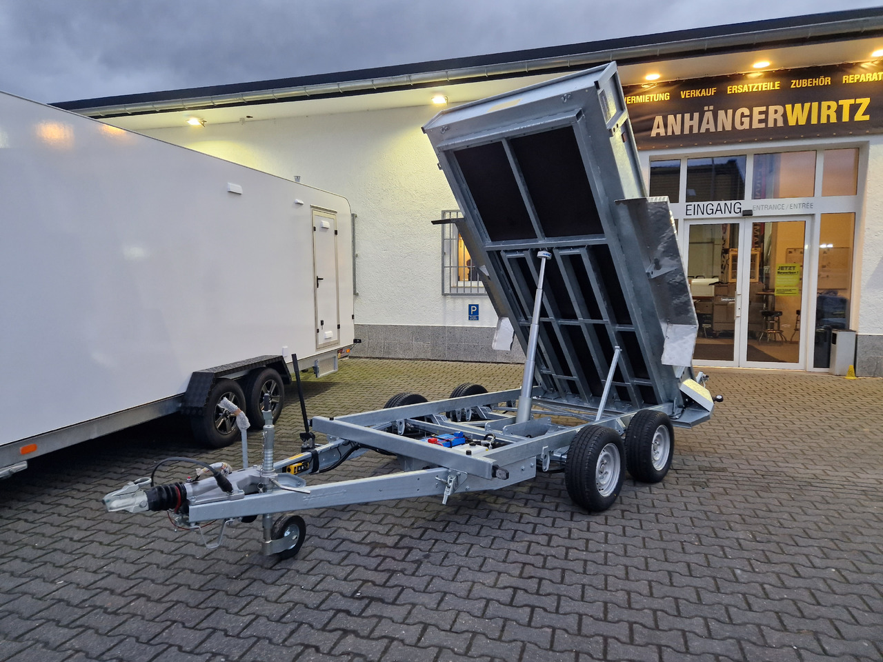Variant Heckkipper Tieflader 3515 MT20 300x150x30cm Auffahrrampen Stützen Parabelfeder 3500kg 100km - Самосвальный прицеп: фото 1 Variant Heckkipper Tieflader 3515 MT20 300x150x30cm Auffahrrampen Stützen Parabelfeder 3500kg 100km - Самосвальный прицеп: фото 1