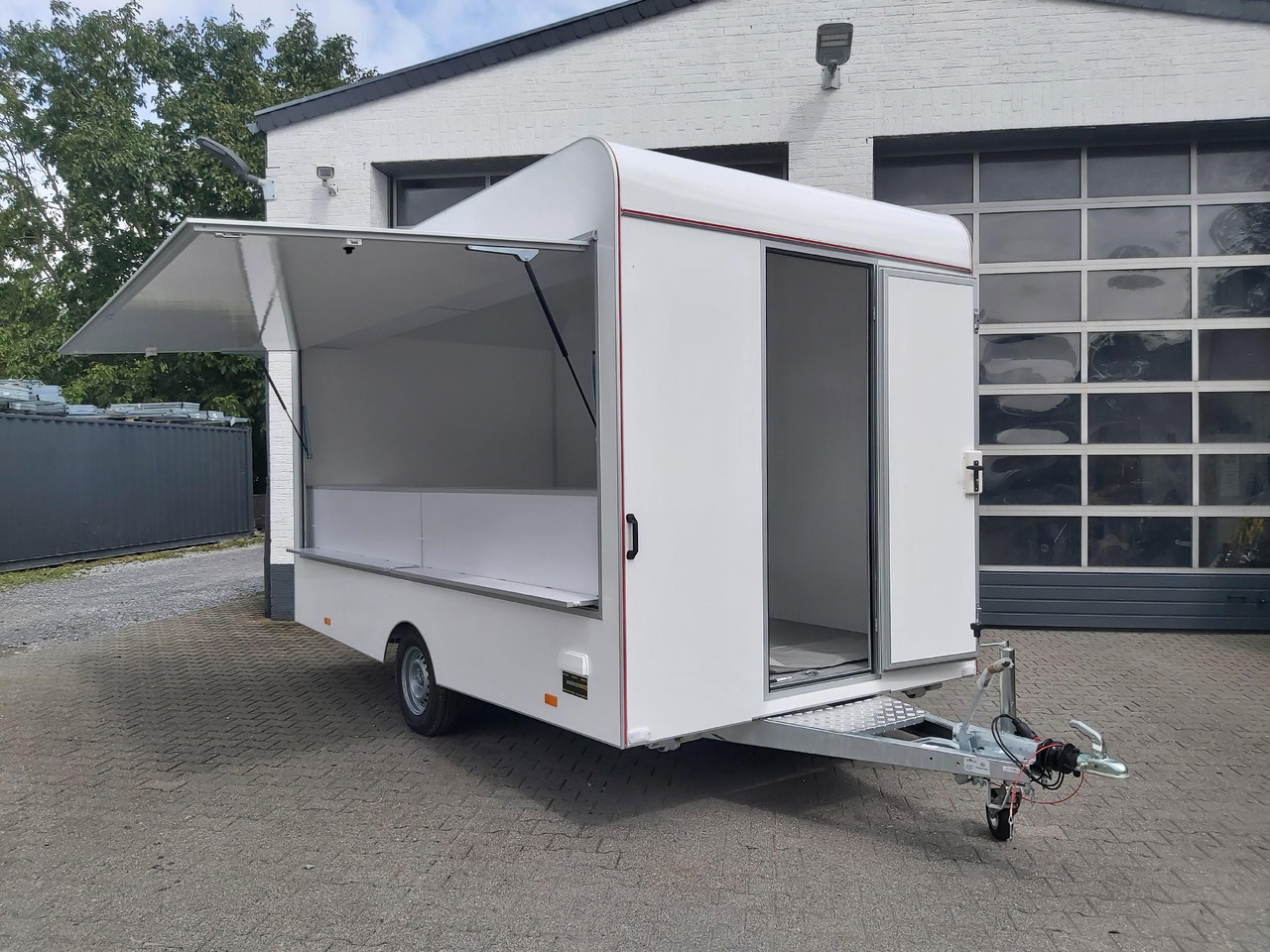 Verkaufsanhänger VK 420 220 aero retro 420cm 1 Verkaufsklappe Multi Theke 230V (XL) 1500kg breit - Торговый прицеп: фото 1