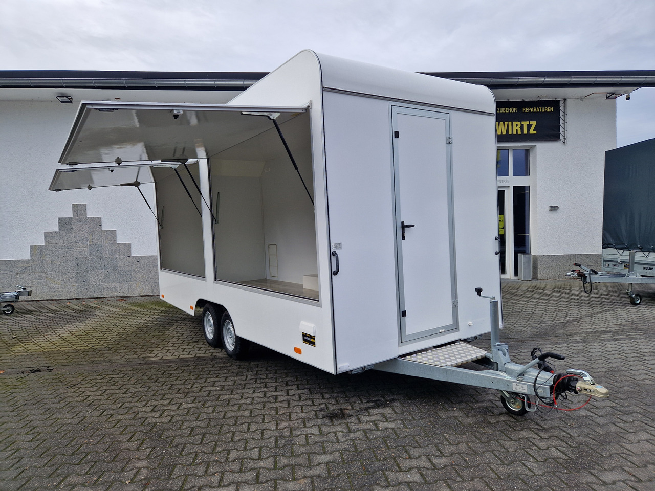 Verkaufsanhänger VK 522 200 aero retro 520x200x230cm 2 Seitenklappen Leer IL 2700kg - Торговый прицеп: фото 1 Verkaufsanhänger VK 522 200 aero retro 520x200x230cm 2 Seitenklappen Leer IL 2700kg - Торговый прицеп: фото 1