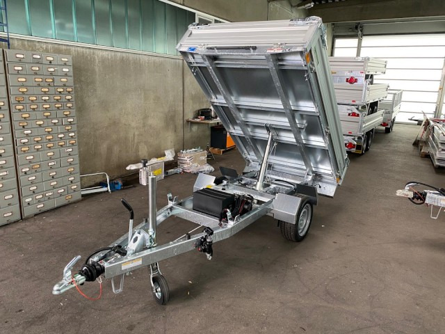 Humbaur HUK 152314 Heckkipper 1,5 t. 2300 x 1400 x 300mm E-Pumpe - Самосвальный прицеп: фото 1 Humbaur HUK 152314 Heckkipper 1,5 t. 2300 x 1400 x 300mm E-Pumpe - Самосвальный прицеп: фото 1