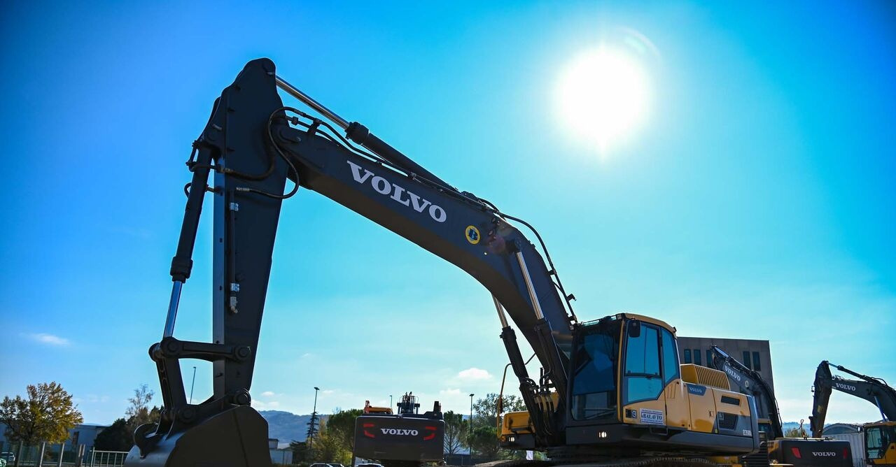 Volvo EC350DL - Гусеничный экскаватор: фото 2 Volvo EC350DL - Гусеничный экскаватор: фото 2