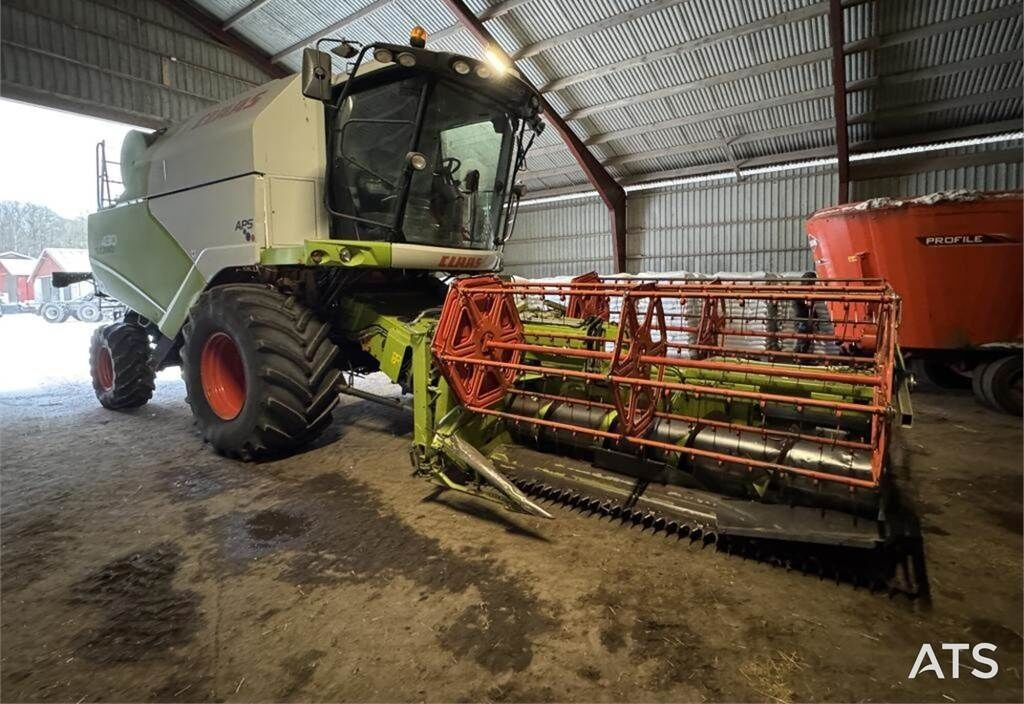 Claas Tucano 430 combine with 18-foot folding table - Зерноуборочный комбайн: фото 1 Claas Tucano 430 combine with 18-foot folding table - Зерноуборочный комбайн: фото 1
