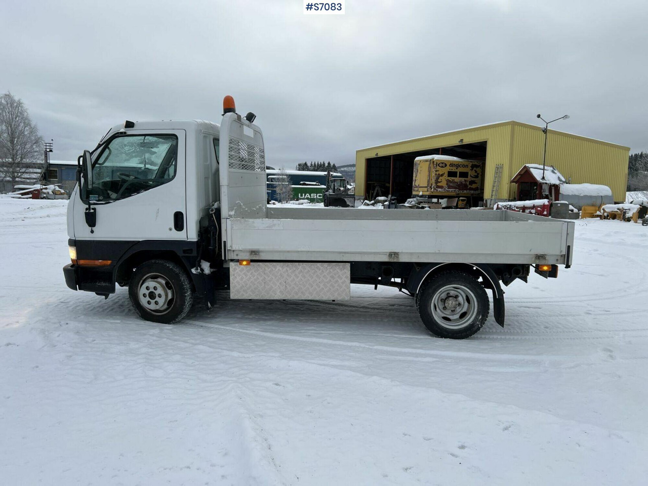 Mitsubishi Canter FB634 Intercooler, tiltable cabin - Грузовик бортовой/ Платформа: фото 3 Mitsubishi Canter FB634 Intercooler, tiltable cabin - Грузовик бортовой/ Платформа: фото 3