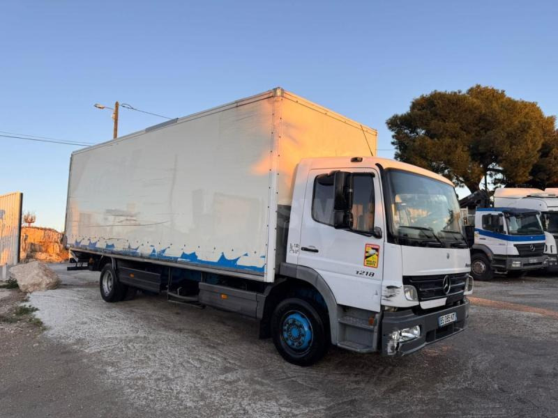 Mercedes Atego 1218 - Грузовик с закрытым кузовом: фото 1 Mercedes Atego 1218 - Грузовик с закрытым кузовом: фото 1