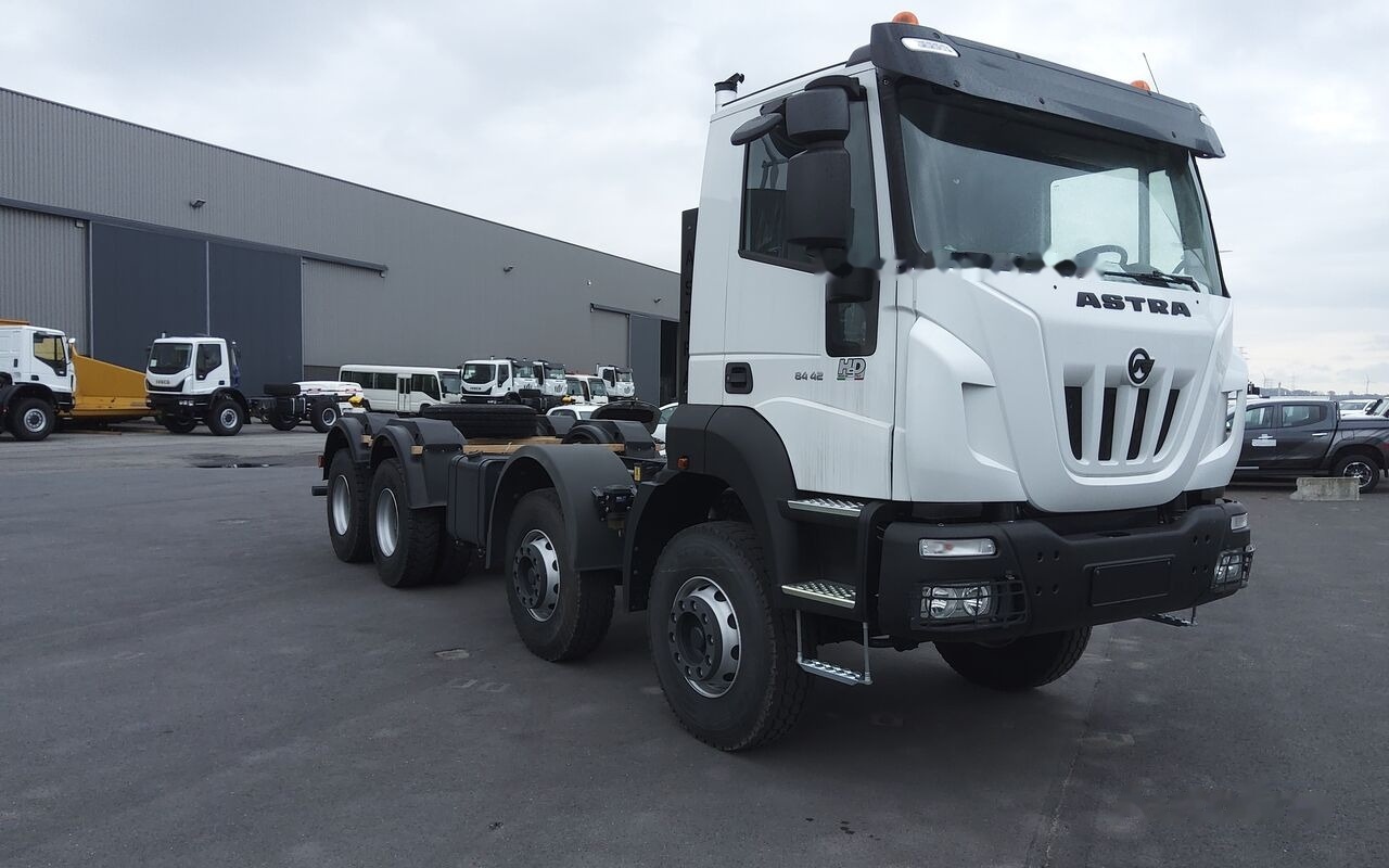 Astra HD9 84.42 chassis cab 8x4 suitable for mixer - Грузовик-шасси: фото 1