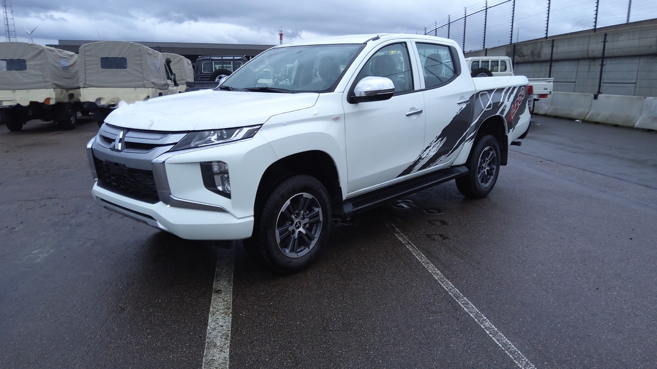 Mitsubishi L200/Triton Sportero glx + 2.4L Turbo Diesel Manual 4X4 - Легковой автомобиль: фото 1 Mitsubishi L200/Triton Sportero glx + 2.4L Turbo Diesel Manual 4X4 - Легковой автомобиль: фото 1