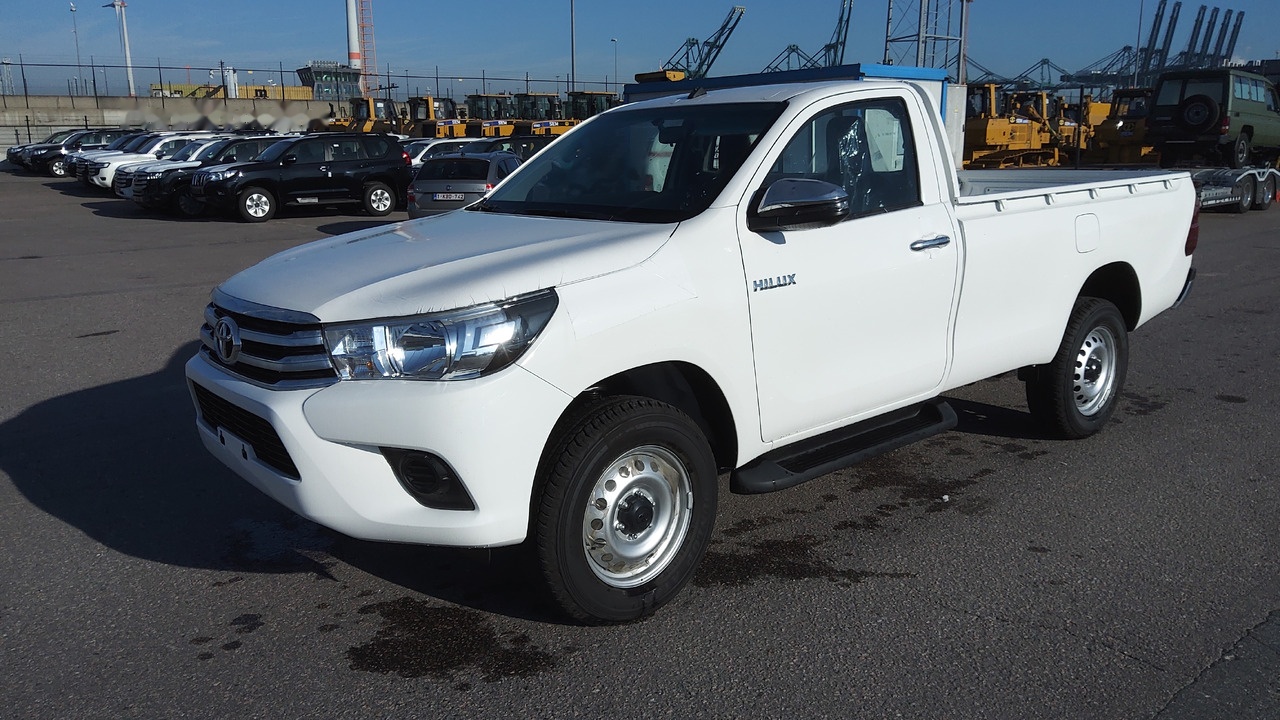 Toyota Hilux / Revo Pick-up single Cab pack security 2.4L Turbo Diesel Manual - Легковой автомобиль: фото 1