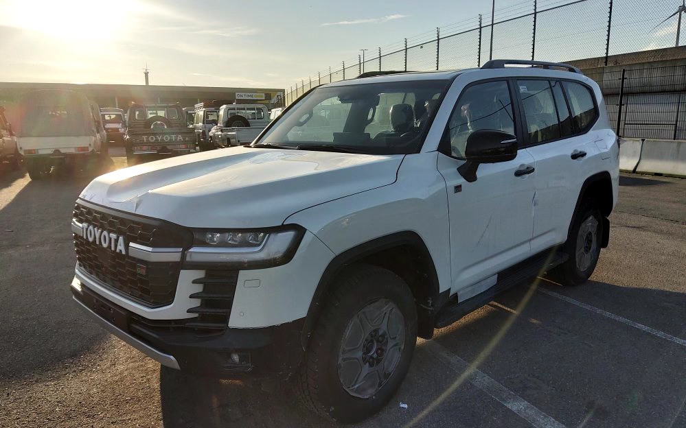 Toyota Land Cruiser 300 V6 GR SPORT 3.3L Diesel Automatic AE70 - Легковой автомобиль: фото 1