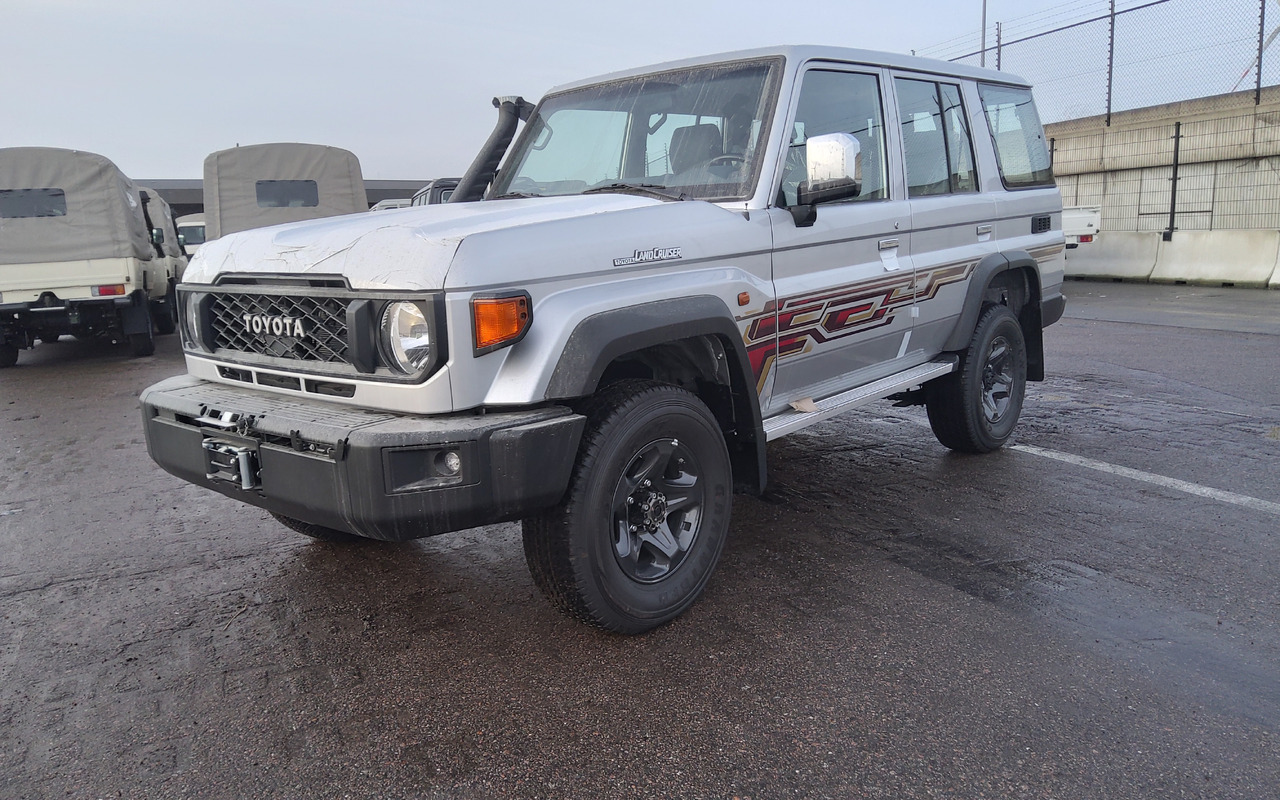 Toyota Land Cruiser 76 Station Wagon vdj v8 limited 4.5L Turbo Diesel Manual LIMITED NEW MODEL - Легковой автомобиль: фото 1