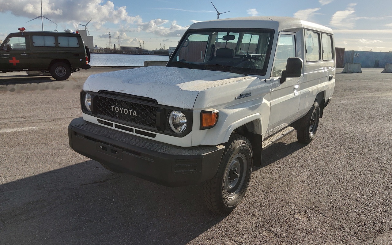 Toyota Land Cruiser 78 Metal top hzj 78 4.2L Diesel Manual PWR - Легковой автомобиль: фото 1