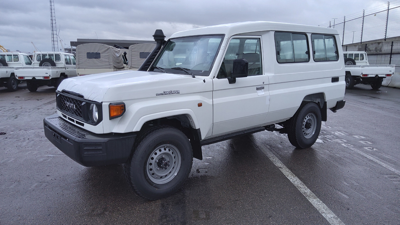 Toyota Land Cruiser 78 Metal top vdj v8 4.5L Turbo Diesel Manual NEW MODEL - Легковой автомобиль: фото 1