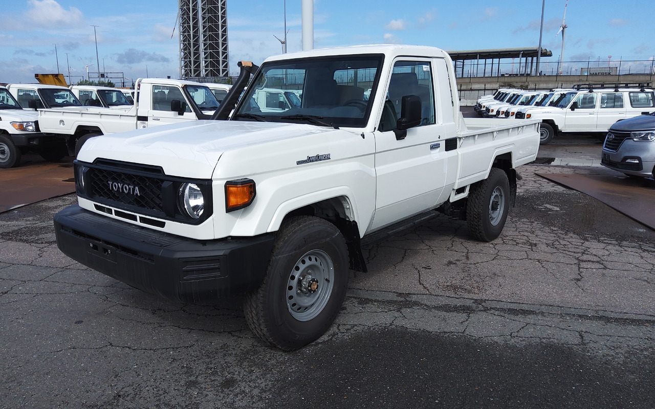 Новый Легковой автомобиль Toyota Land cruiser 79 hzj 79 single cab 4.2L Diesel Manual FACELIFT DIFF LOCK+FREEWHEEL HUB: фото 1