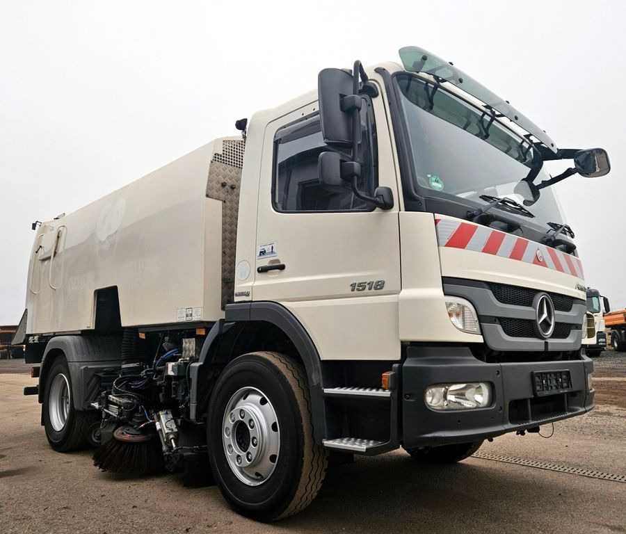 Mercedes-Benz Atego 1518 Brock SL200 Aufbaumotor Euro5 - Подметально-уборочная машина: фото 1 Mercedes-Benz Atego 1518 Brock SL200 Aufbaumotor Euro5 - Подметально-уборочная машина: фото 1