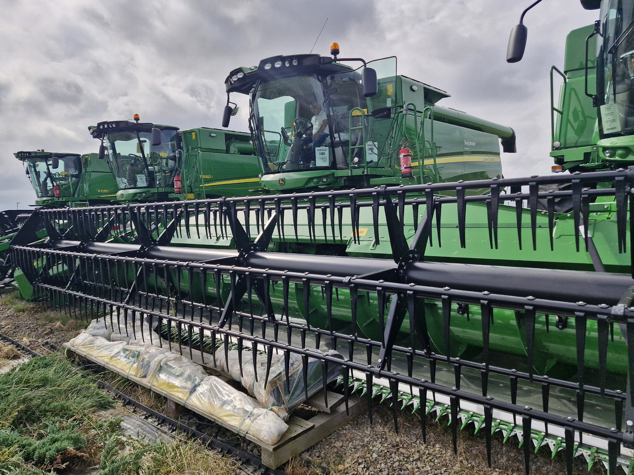 John Deere T550I - Зерноуборочный комбайн: фото 1