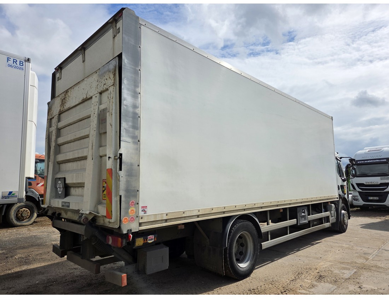 Renault D 280 4X2 Box truck Spring Air suspension Loading Lift Dhollandia - Грузовик с закрытым кузовом: фото 2 Renault D 280 4X2 Box truck Spring Air suspension Loading Lift Dhollandia - Грузовик с закрытым кузовом: фото 2