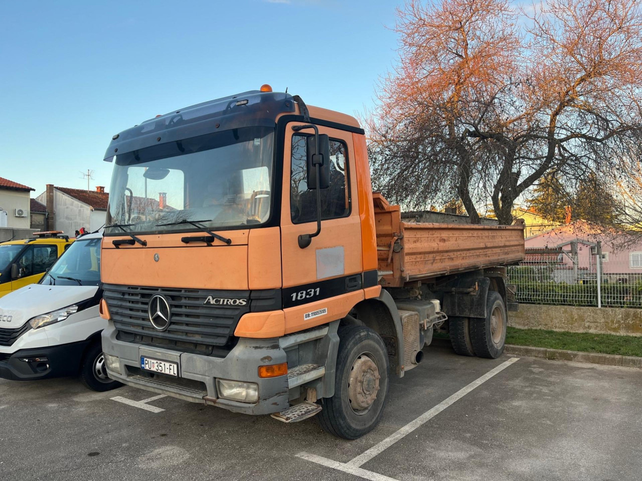 MERCEDES-BENZ Actros 1831 K - Самосвал: фото 1 MERCEDES-BENZ Actros 1831 K - Самосвал: фото 1